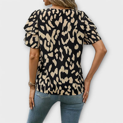 Evelyn – Relaxed Blouse with Round Neck