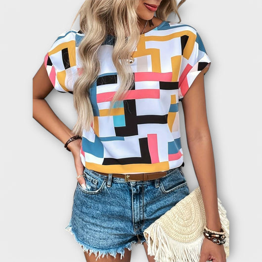 Chloe – The Perfect Short-Sleeved Blouse with Round Neck